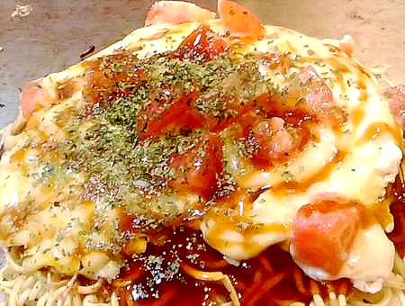 トマトとチーズのお好み焼きです